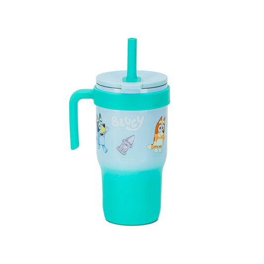 Kids’ tumbler made for daily use, offering a convenient straw and protective lid for mess-free drinking