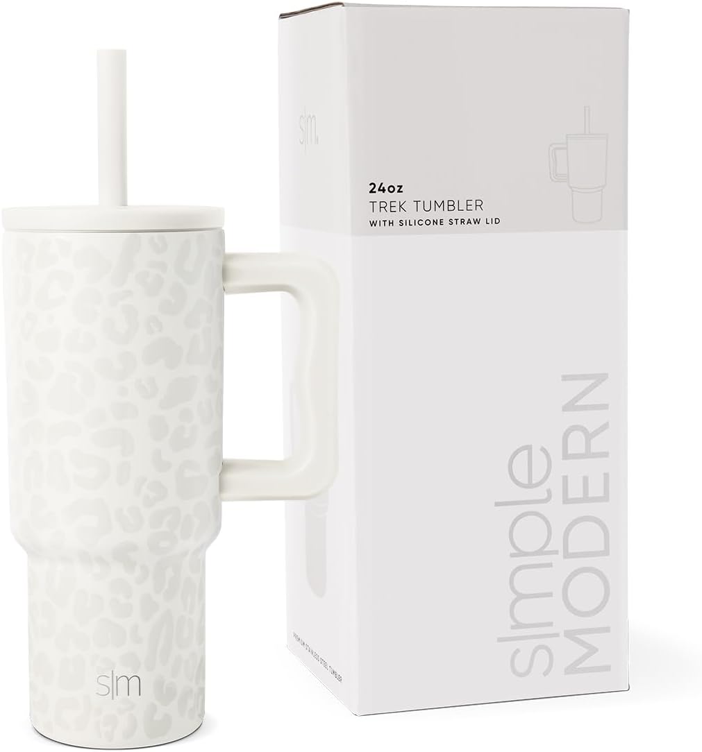 Kids’ tumbler made for daily use, offering a convenient straw and protective lid for mess-free drinking