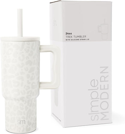 Kids’ tumbler made for daily use, offering a convenient straw and protective lid for mess-free drinking