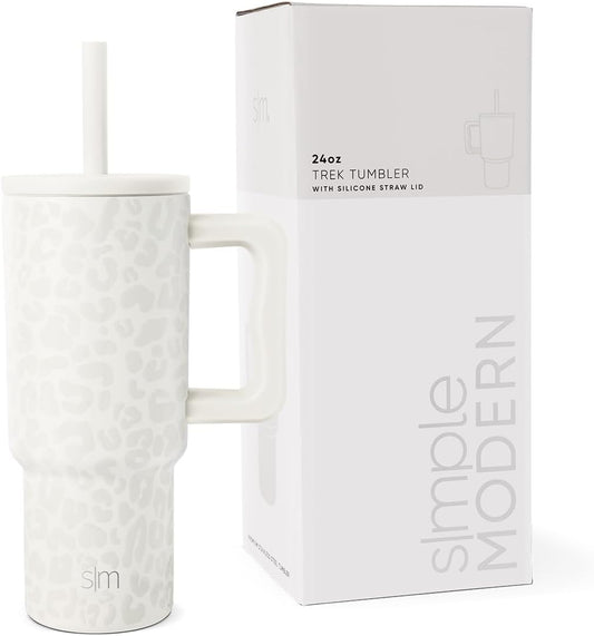 Kids’ tumbler made for daily use, offering a convenient straw and protective lid for mess-free drinking