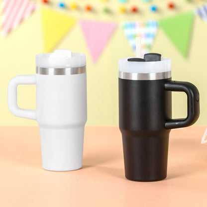 Kids’ tumbler made for daily use, offering a convenient straw and protective lid for mess-free drinking