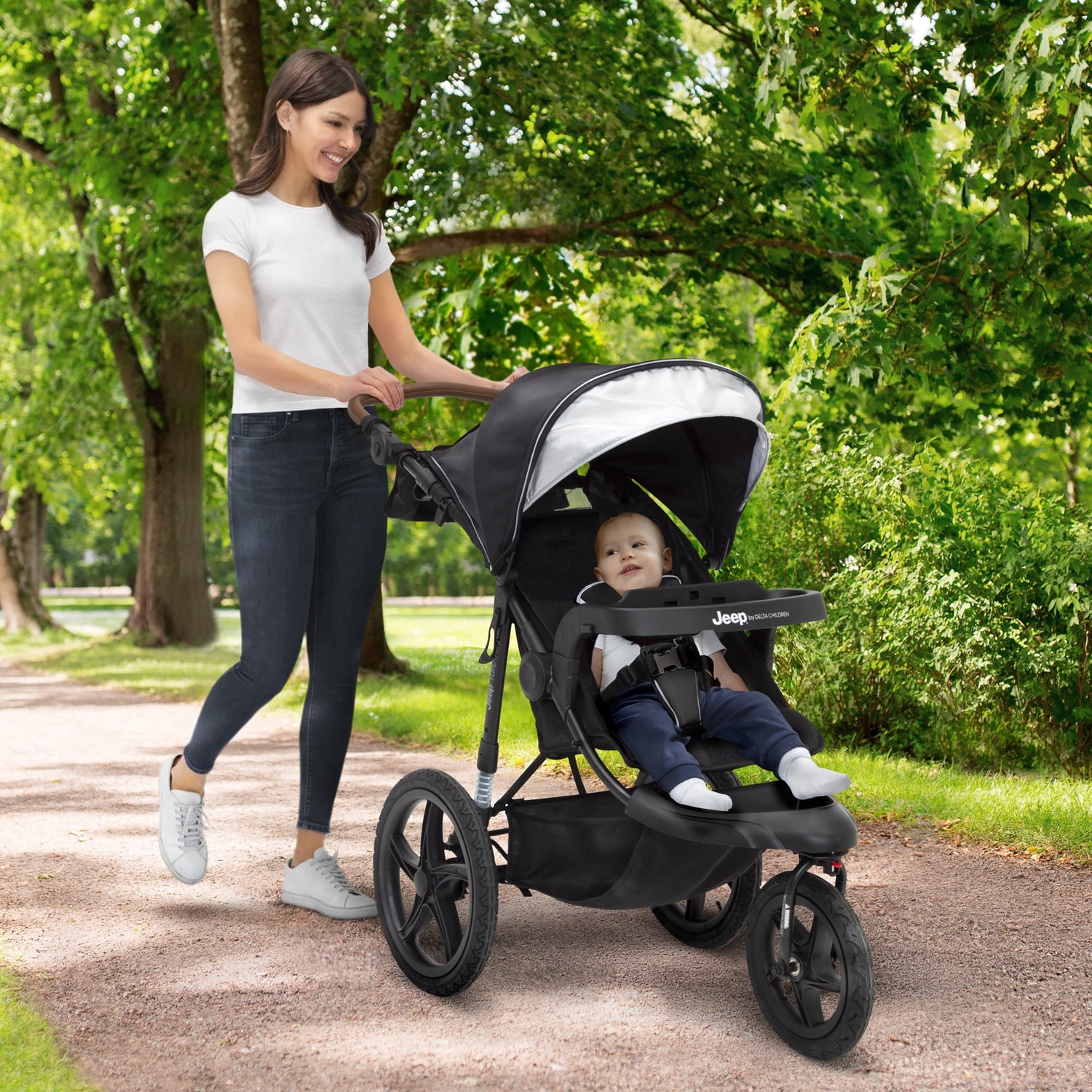 Jogging stroller – rugged all-terrain stroller for babies and toddlers, ideal for outdoor runs, walks, and active family outings
